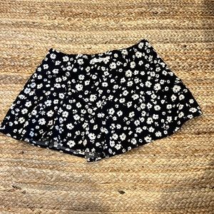 Blu Pepper floral shorts